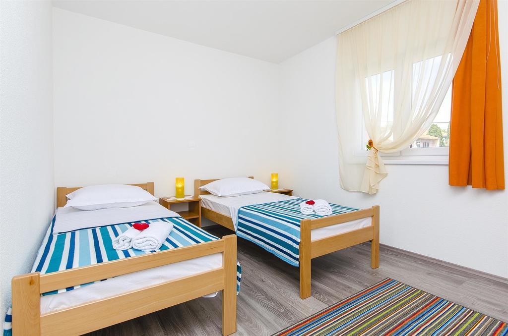 Apartments Branka Trogir Buitenkant foto