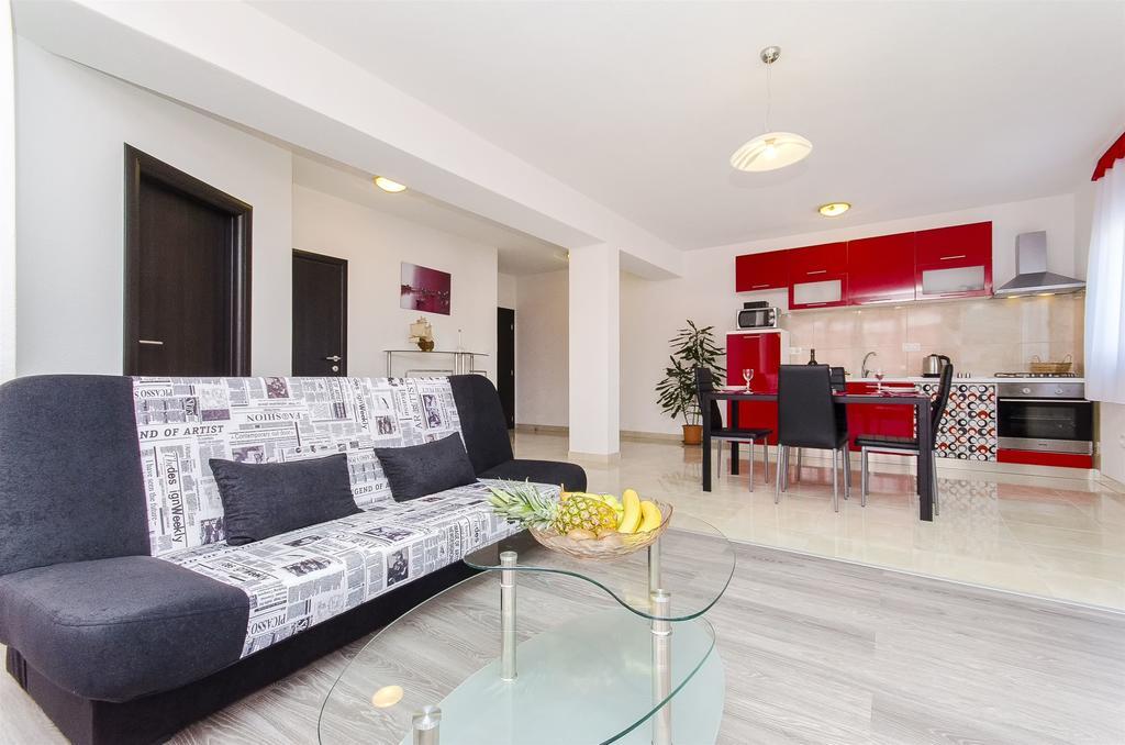 Apartments Branka Trogir Buitenkant foto
